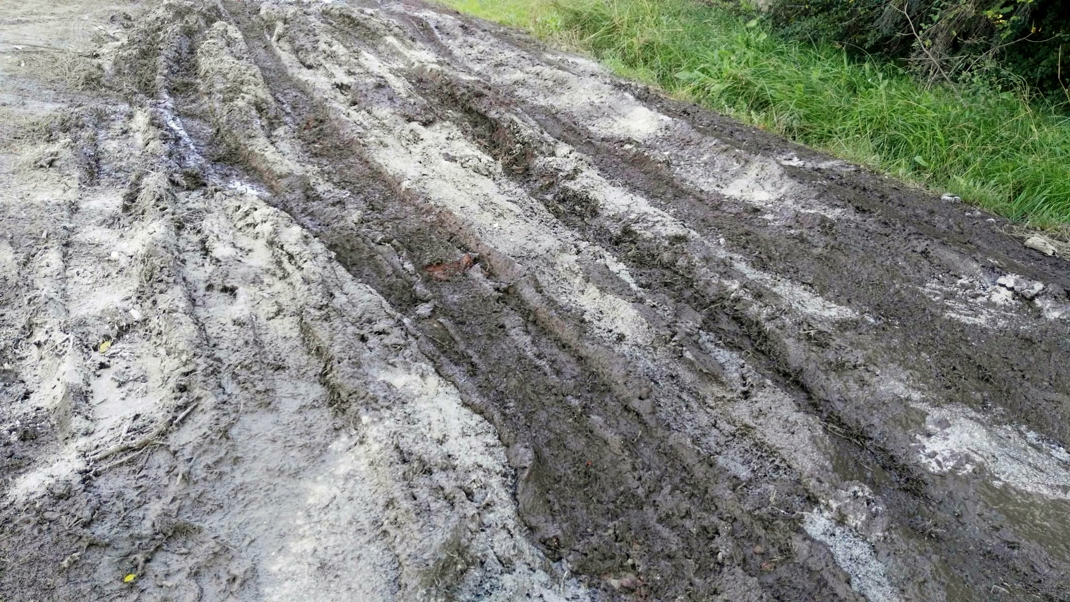 Vecinos de Los Naranjitos insisten con reclamos por el estado de varias calles