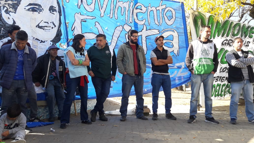 La oposición se sumó a las ollas populares en la Plaza Central