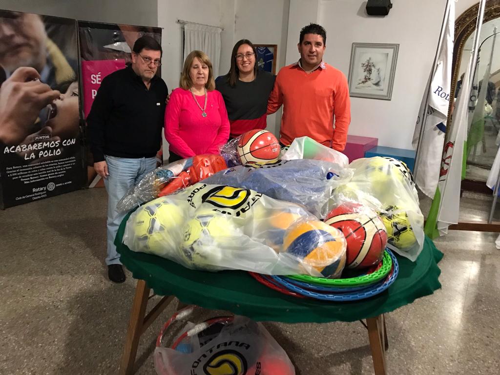 El Rotary Club donó materiales a una ONG que apoya el deporte local