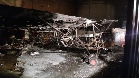 Se incendió un avión en un hangar del country lindero al aeroclub