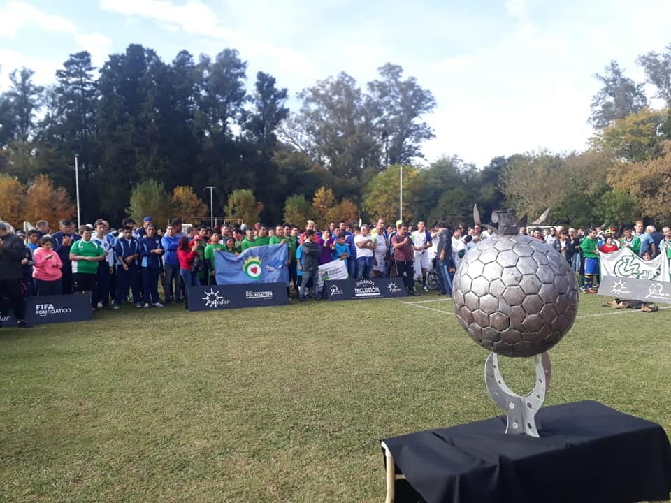 Rodríguez fue anfitrión de la apertura de la Liga de Fútbol Inclusivo