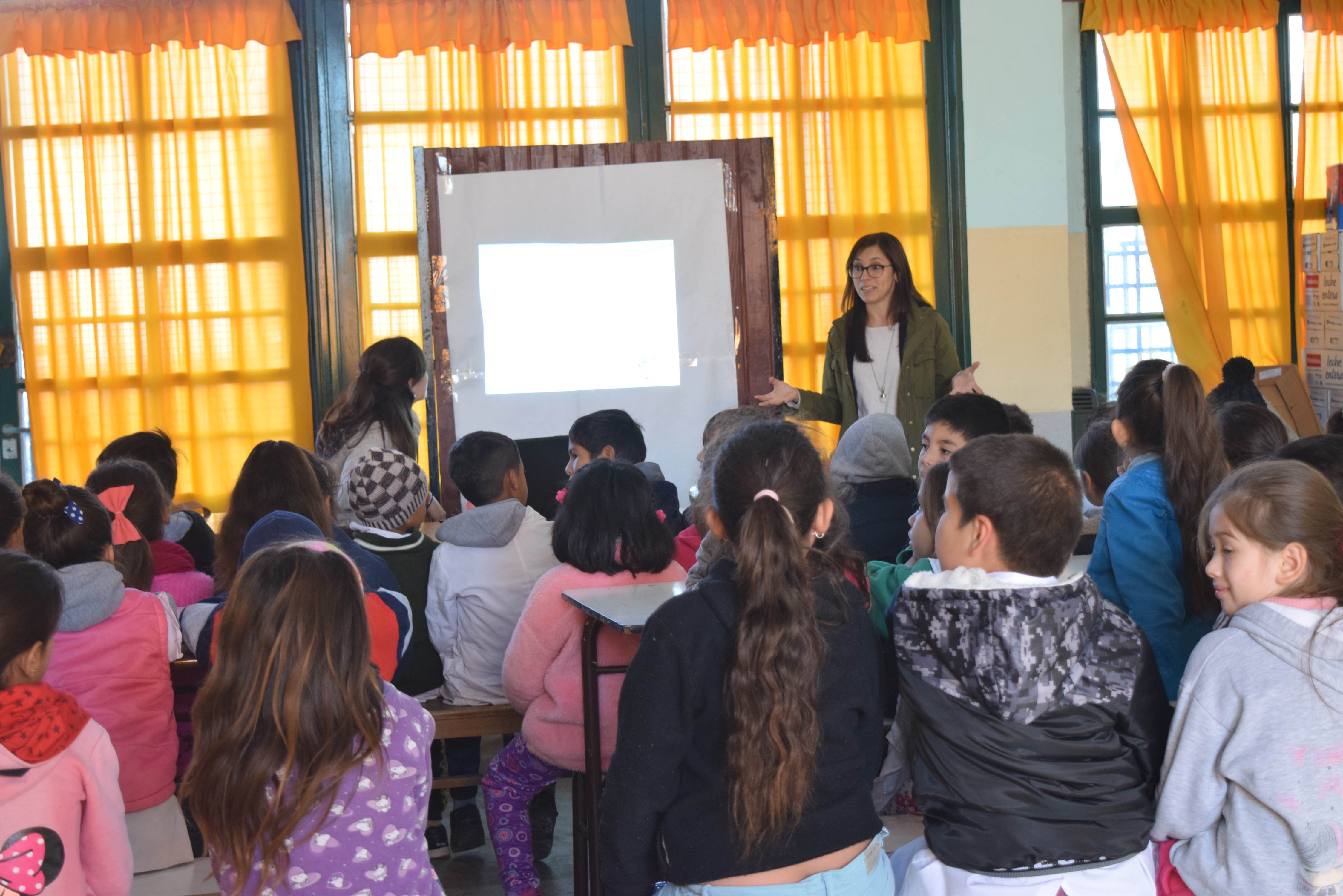 Alumnos de una escuela recibieron un charla sobre alimentación saludable