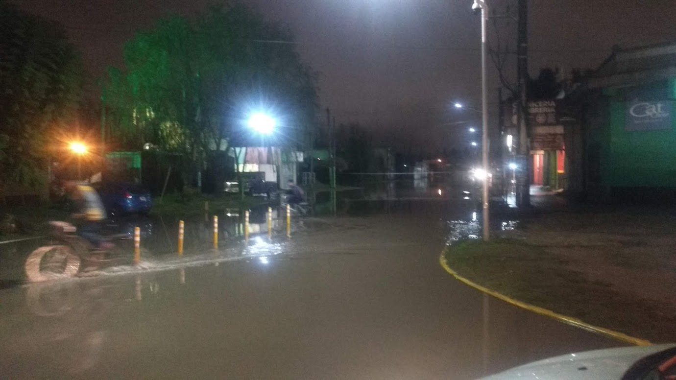 Tras las intensas lluvias quedaron algunos evacuados y muchas casas efectadas en barrios