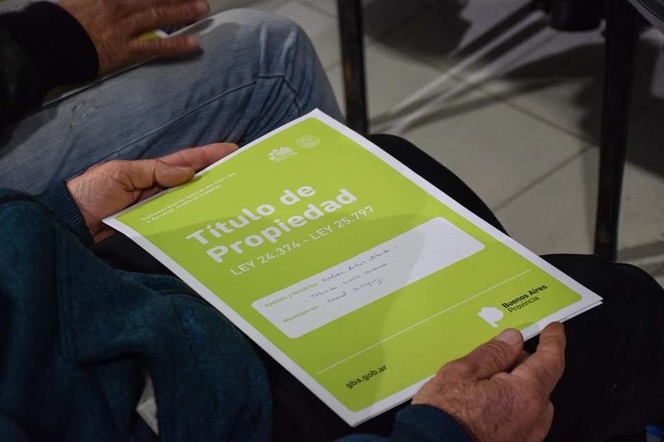 Se realizó un nuevo acto de entrega de escrituras