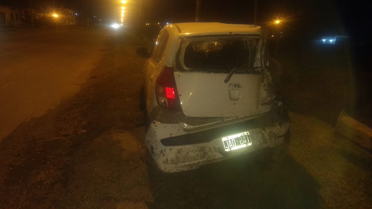 Un auto cayó en la zanja de la Ruta 7