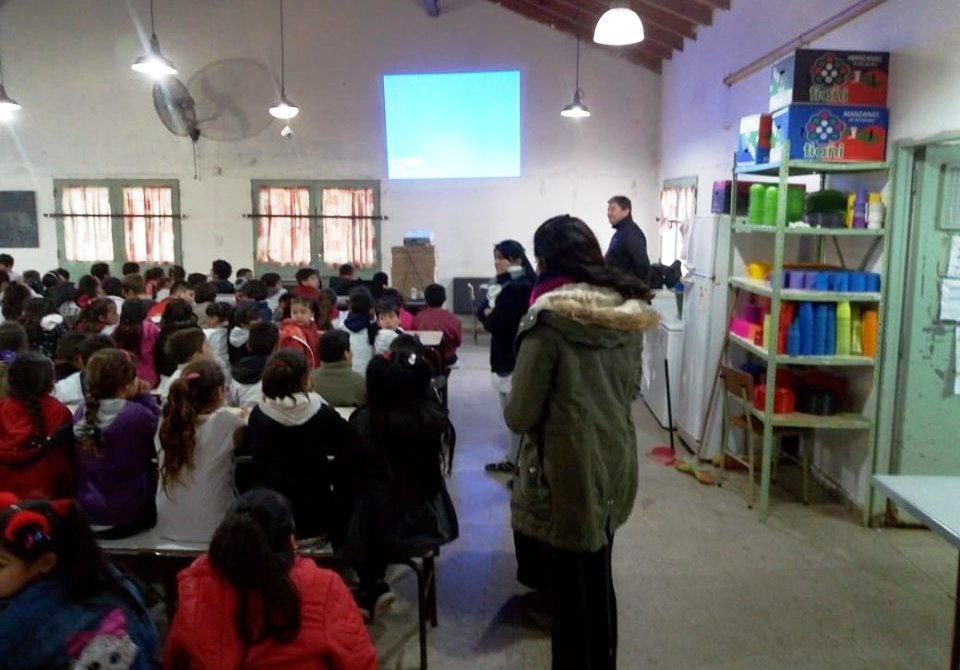 Charlas sobre tenencia responsable de mascotas en la Escuela Primaria Nº 10