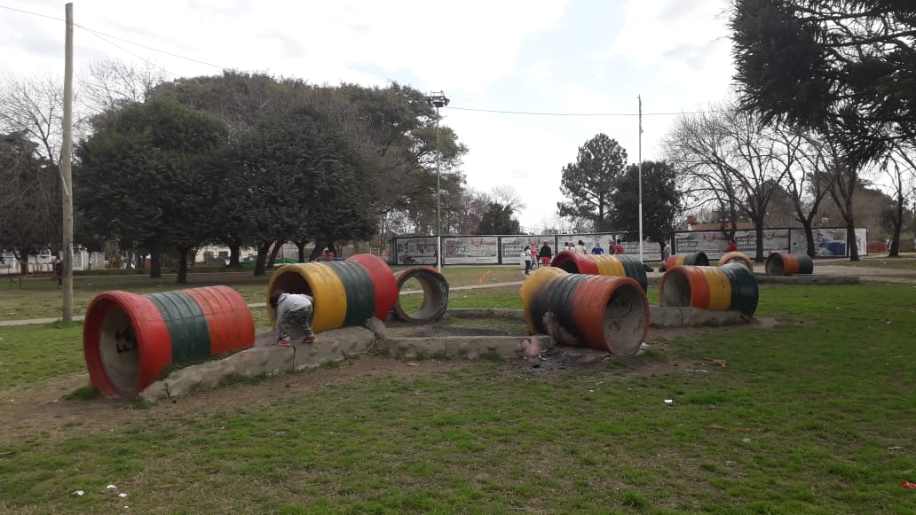 Robaron una casa, escondieron el botín en una plaza y fueron detenidos