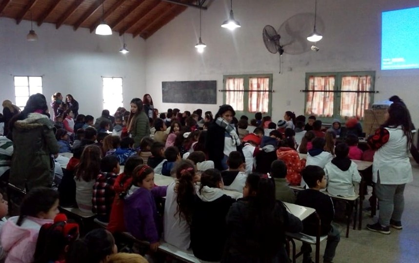 charla-sobre-tenencia-responsable-de-mascotas-en-la-escuela-primaria-no-10-2