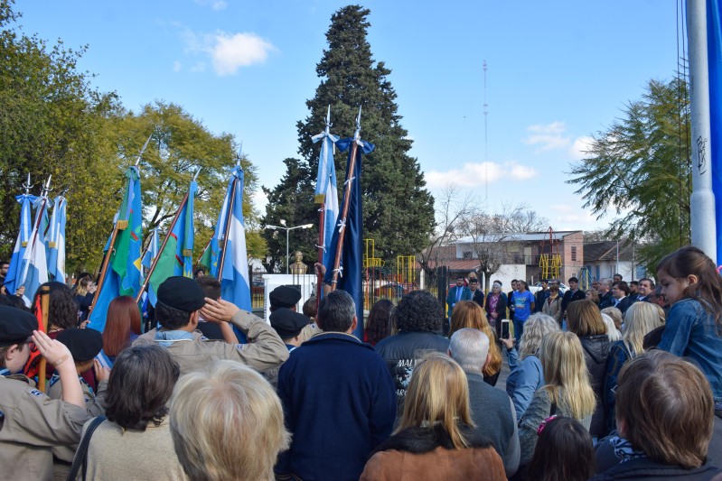 Se homenajeó al Gral. Don José de San Martín en la plaza que lleva su nombre