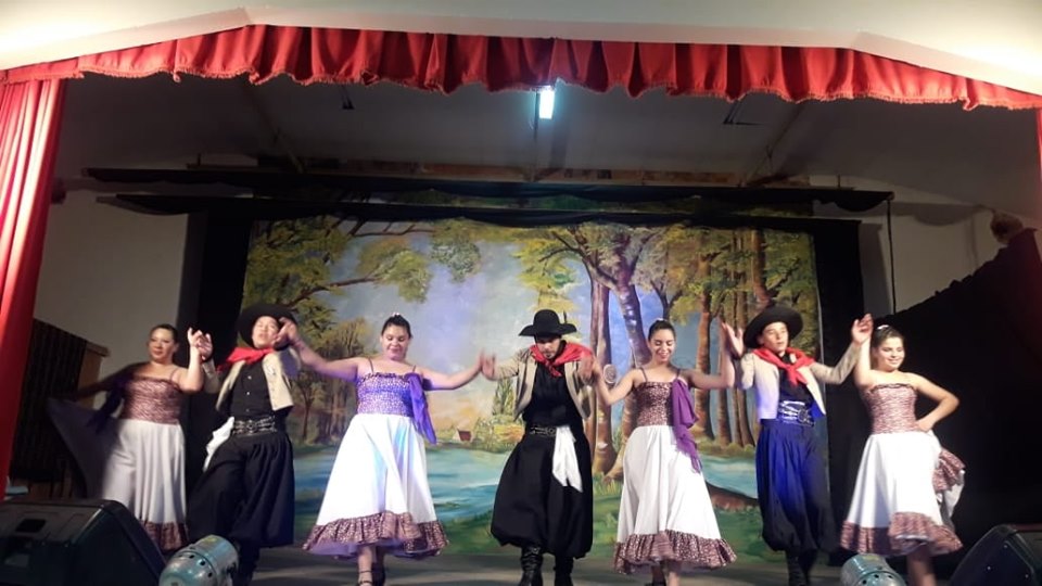 Un grupo de danza folclórica local participó de un encuentro de Danza y Música en Santa Fe