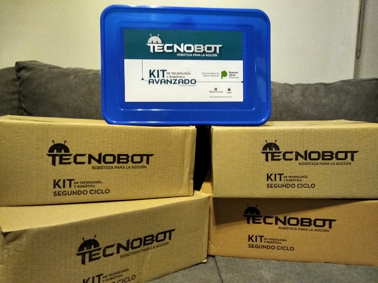 La Escuela Técnica "Javier Tapié" recibió kits de tecnología y robótica