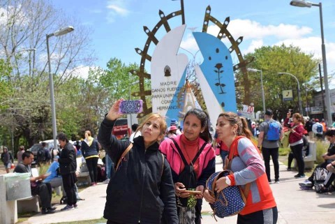 Miles de fieles pasaron por Rodríguez durante la peregrinación a Luján