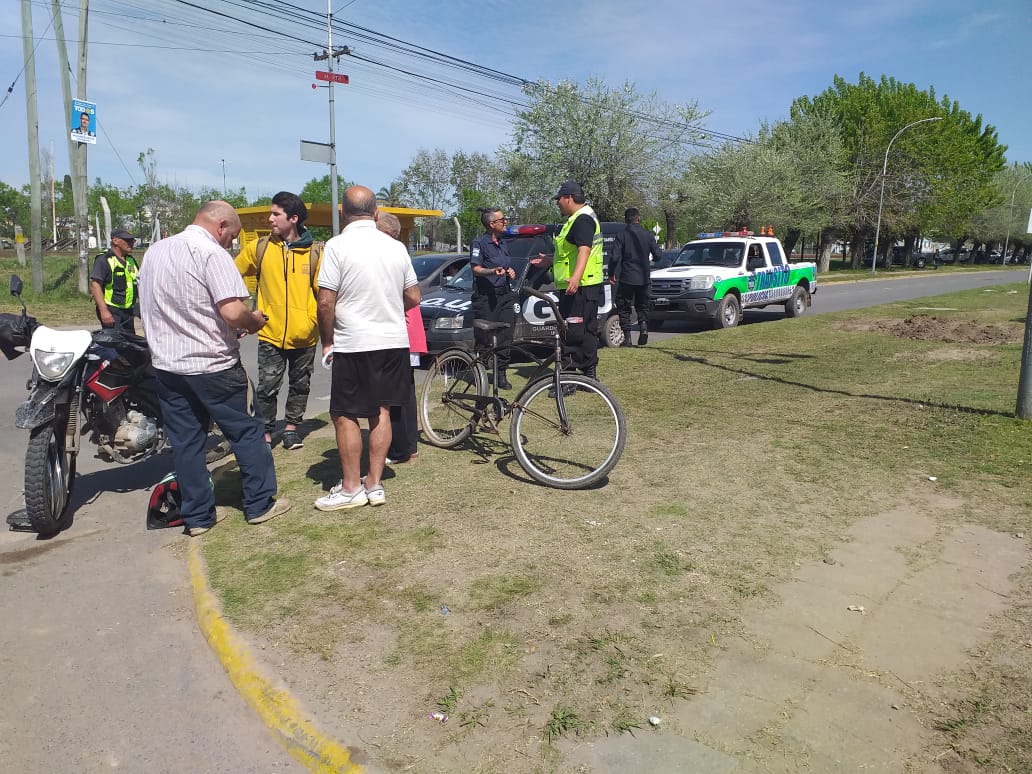 Un motociclista terminó con lesiones tras ser impactado por un auto en Ruta 7