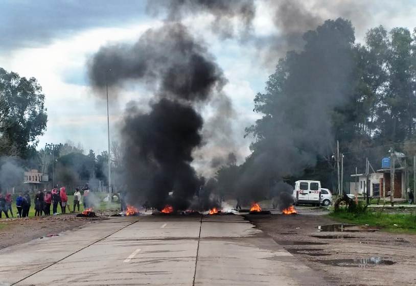 Corte total en la Ruta 24 en inmediaciones de la granja donde murió un operario electrocutado