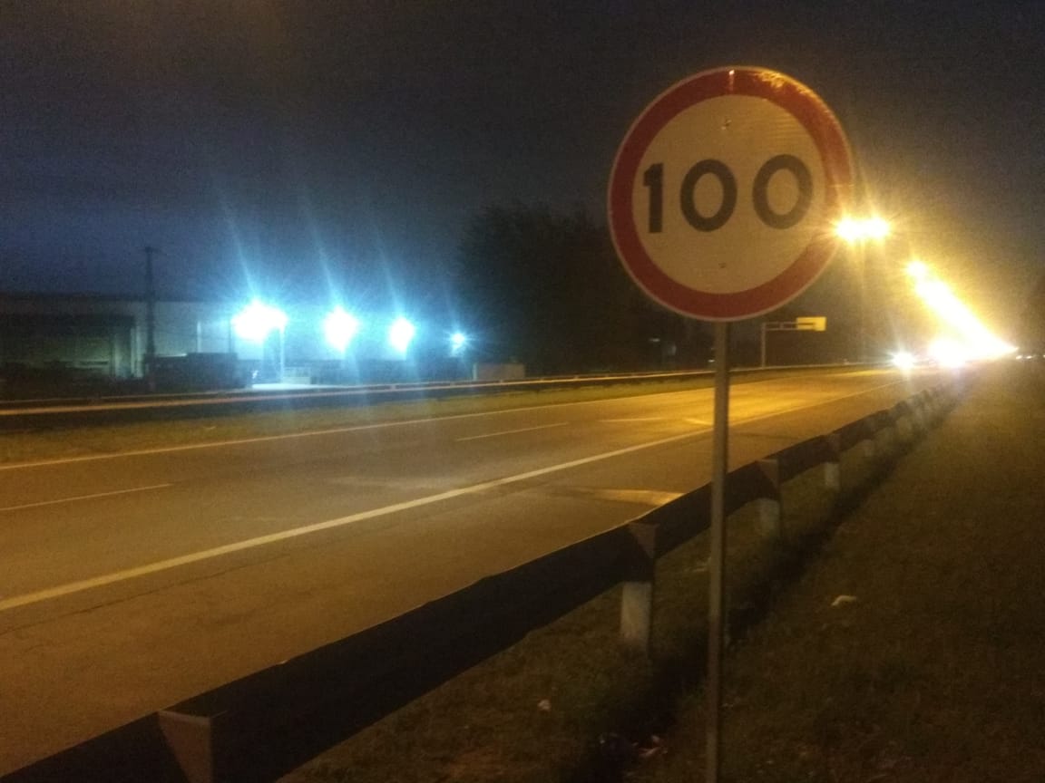 Parapentista cayó sobre la autopista y murió atropellado