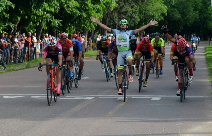 Con casi 300 corredores, pasó la 7ª fecha de ciclismo local