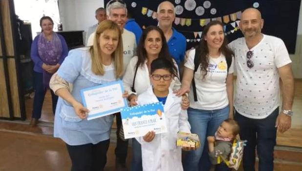 Reconocieron al alumno rodriguense cuyo arte llegó al Coliseo Romano