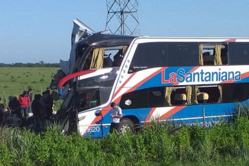 Una rodriguense terminó internada en Gualeguaychú tras el choque de un micro con un colectivo