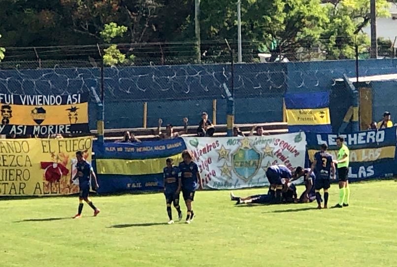 Alem volvió a sonreír gracias a un gol insólito