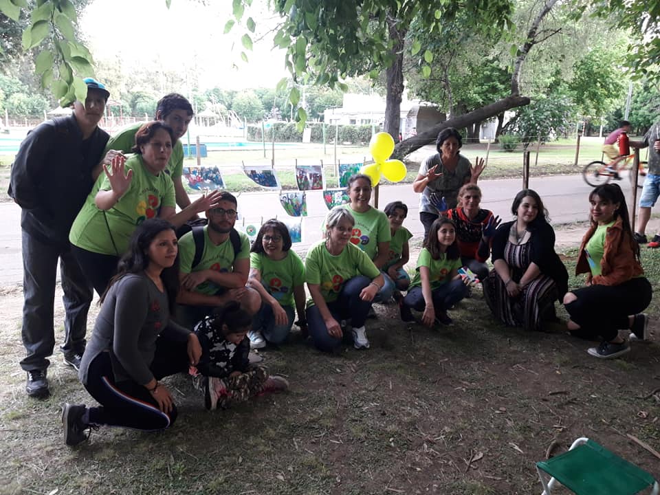 Un grupo de padres organiza una jornada recreativa para chicos con discapacidad