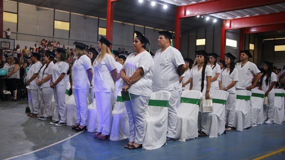 Nueva camada de egresados de Enfermería del Hospital Vicente López y Planes