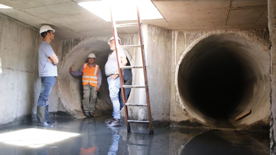 García recorrió la obra pluvial del cruce de la calle Guillermón