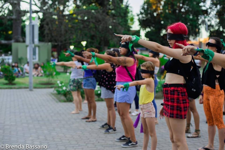 Mujeres rodriguenses se sumaron a la performance feminista que es furor a nivel mundial