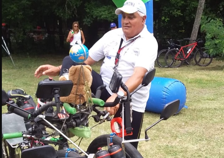 Un ciclista rodriguense se prepara para el último y más largo viaje en bicicleta