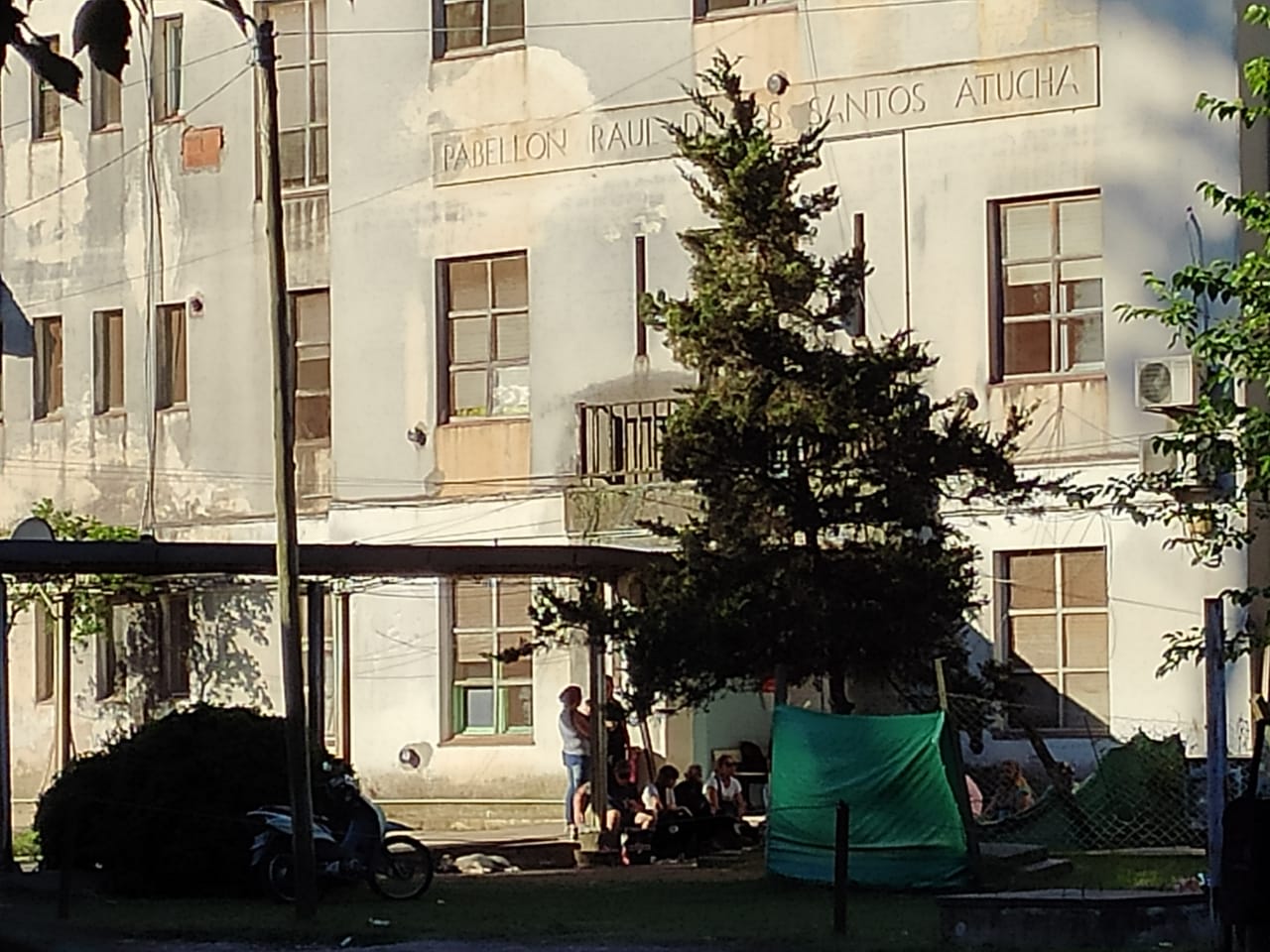 Motociclista se encuentra grave tras accidentarse en la entrada de Vista Linda