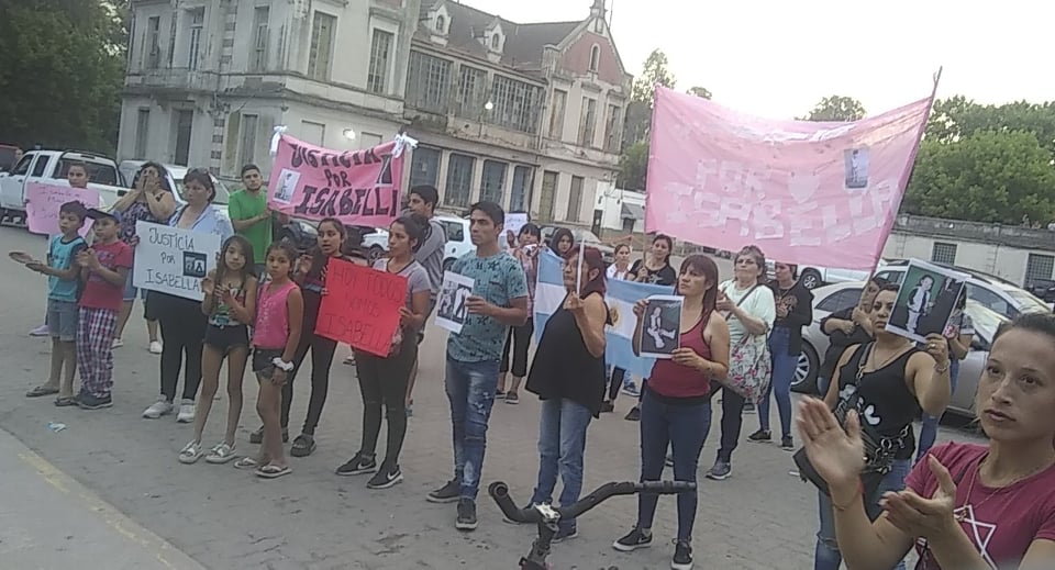 Se realizó una marcha por Isabella, la nena fallecida en el Hospital Vicente López