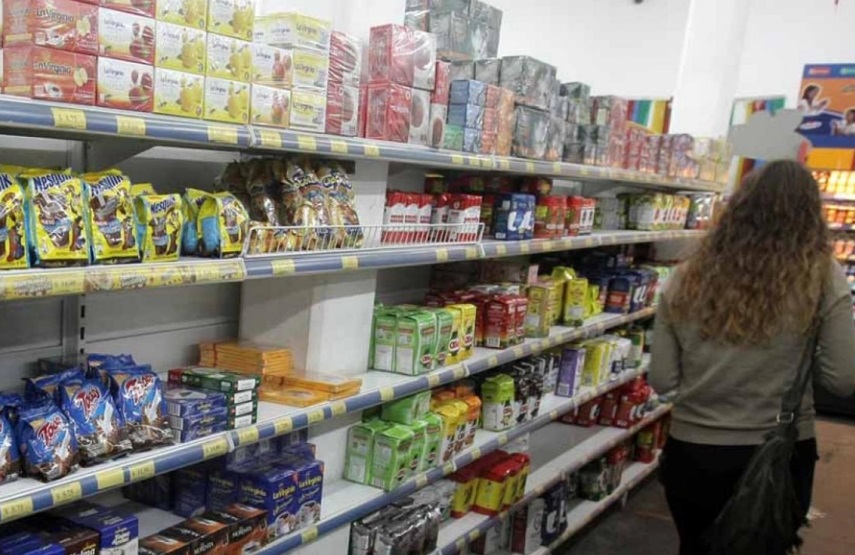 Aprobaron la suspensión de habilitaciones a supermercados pero Kubar la vetó