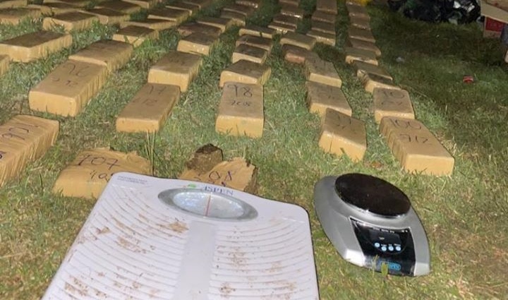 Un detenido y varios ladrillos de marihuana en una casa de Pico Rojo