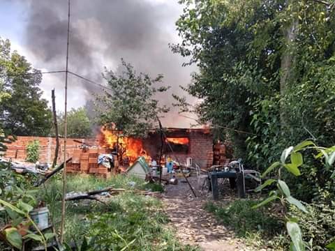 Una vivienda quedó envuelta en llamas en el barrio San Bernardo