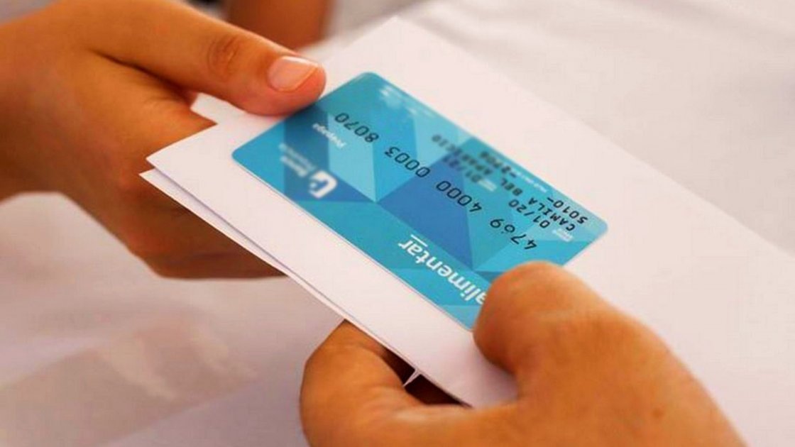 Comienza la entrega de las tarjetas "AlimentAR"