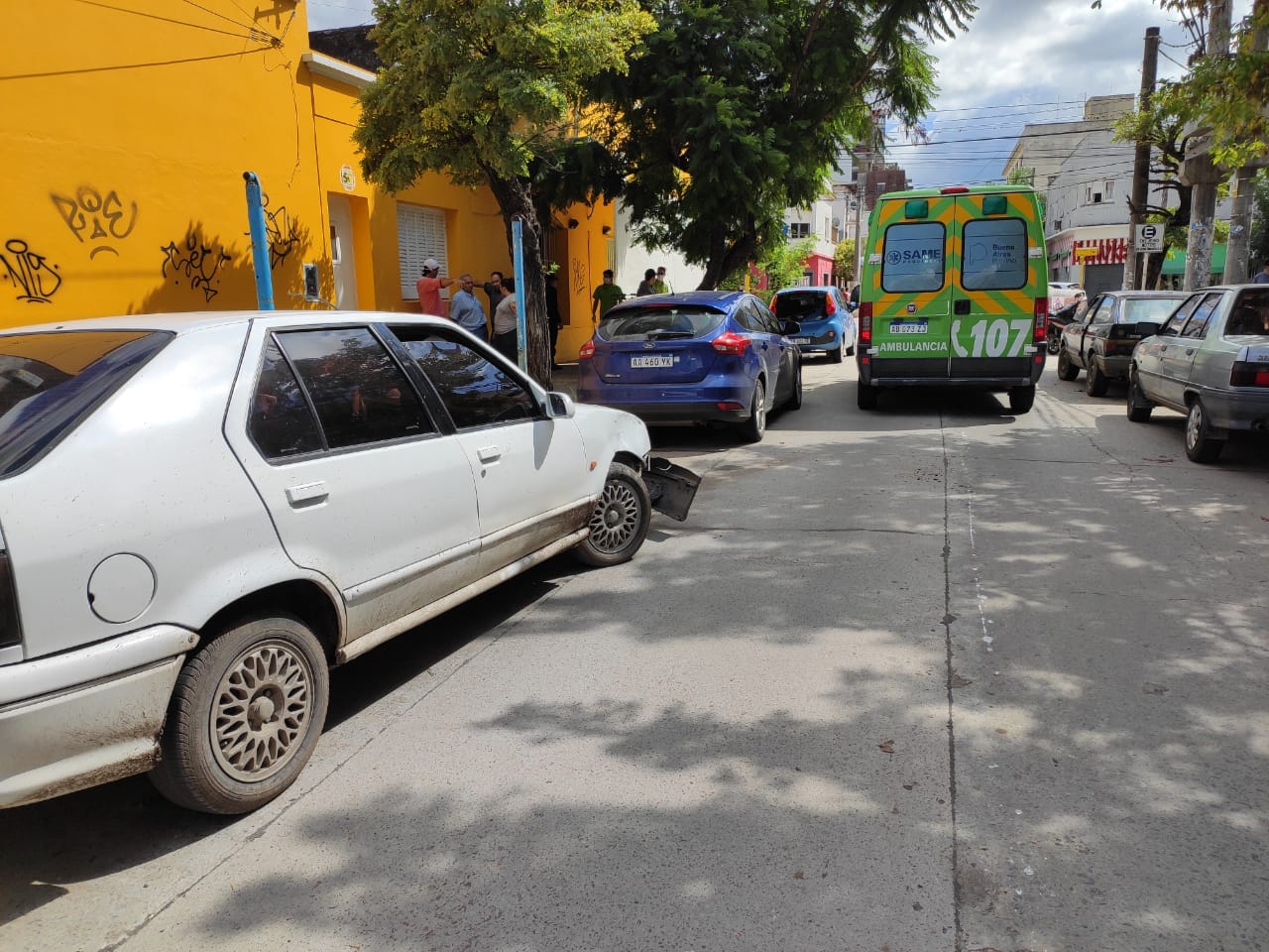 Pese al poco tráfico, se produjo un accidente en una calle céntrica