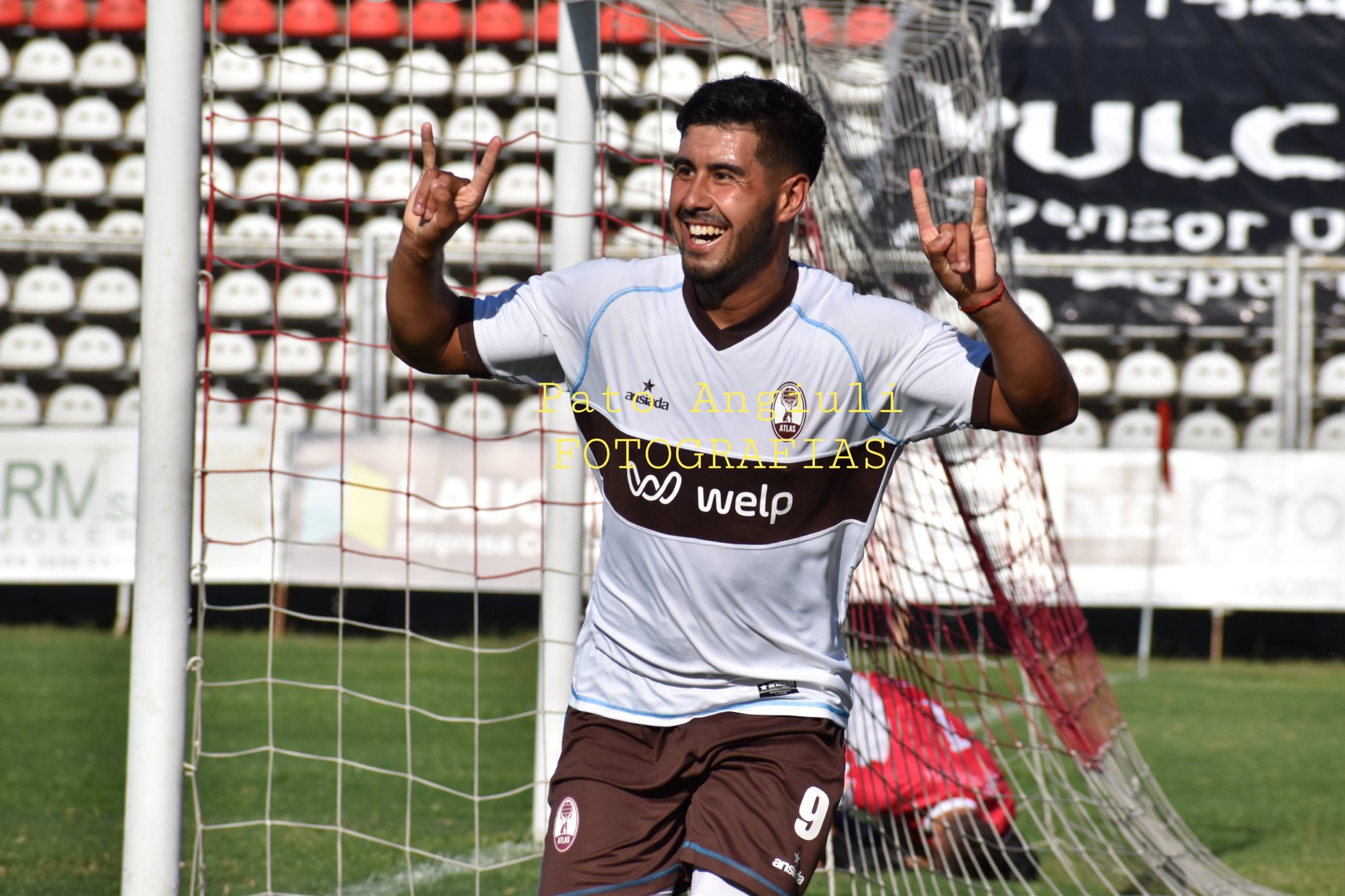 Atlas goleó y sigue batallando en la parte alta del campeonato