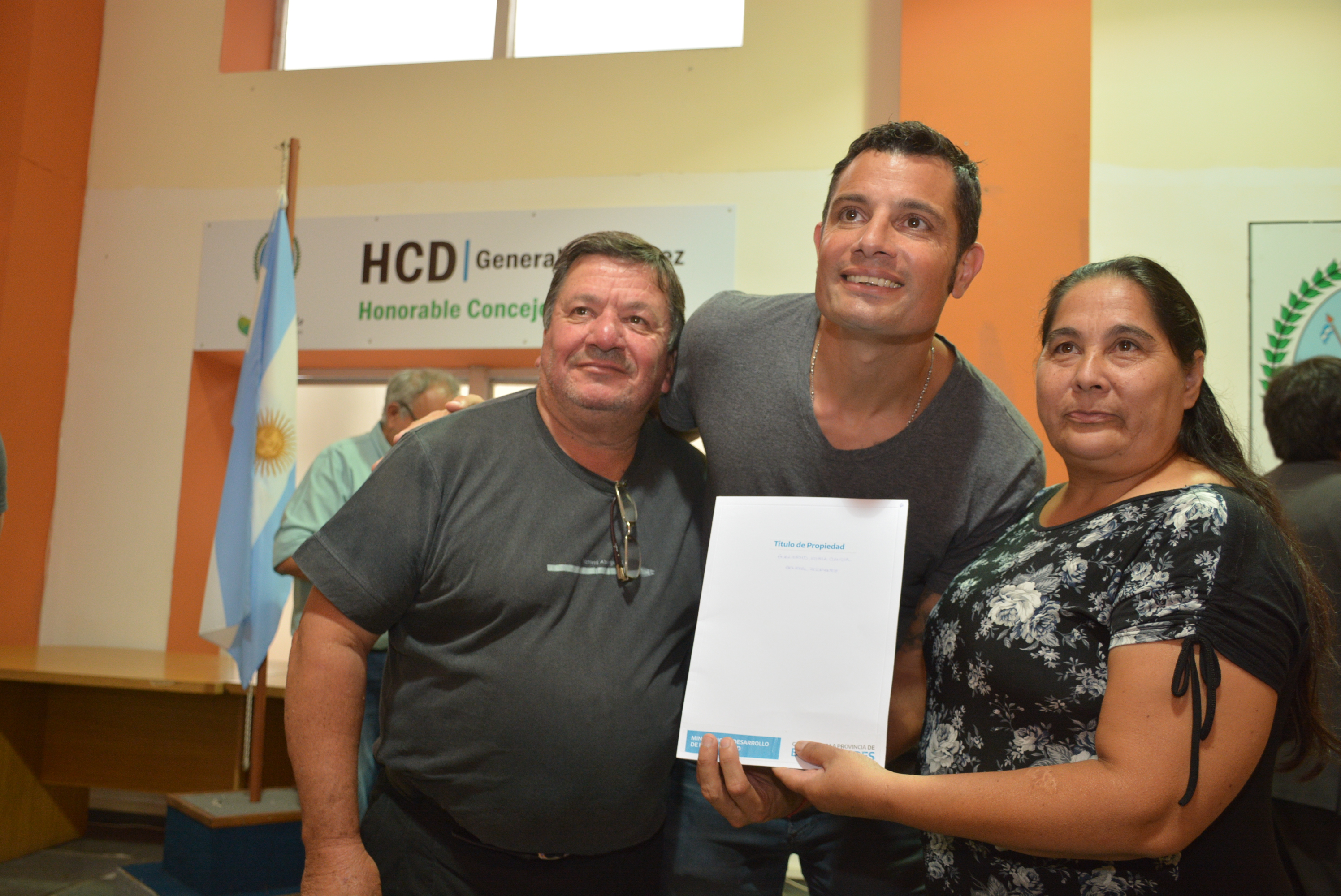 Se desarrolló el primer acto público de entrega de escrituras de la gestión de García