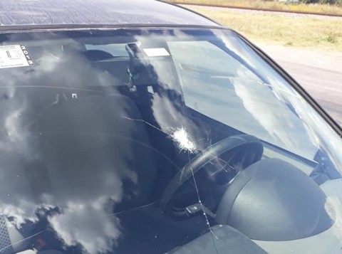 Una pareja recibió un piedrazo en su auto cuando circulaba por Ruta 7