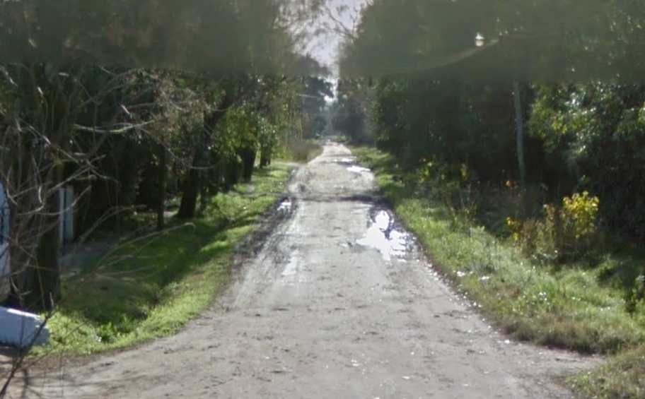 Bajó del colectivo, caminaba hacia su casa y fue asaltada por motochorros