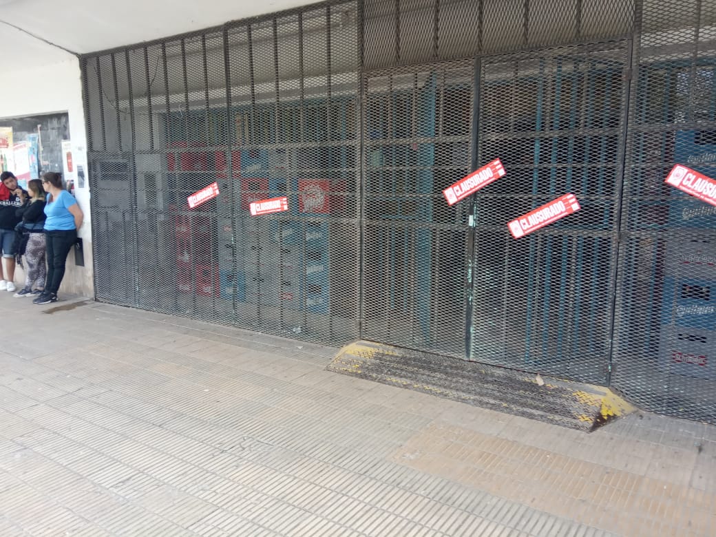 No respetó la cuarentena y le clausuraron el supermercado