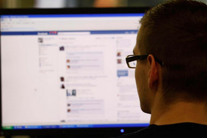 Detuvieron a dos sujetos por incitar a saqueos vía Facebook