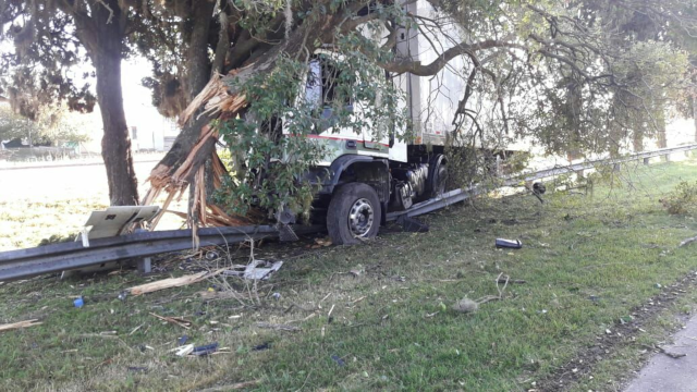 Un camión de La Serenísima chocó en Mercedes