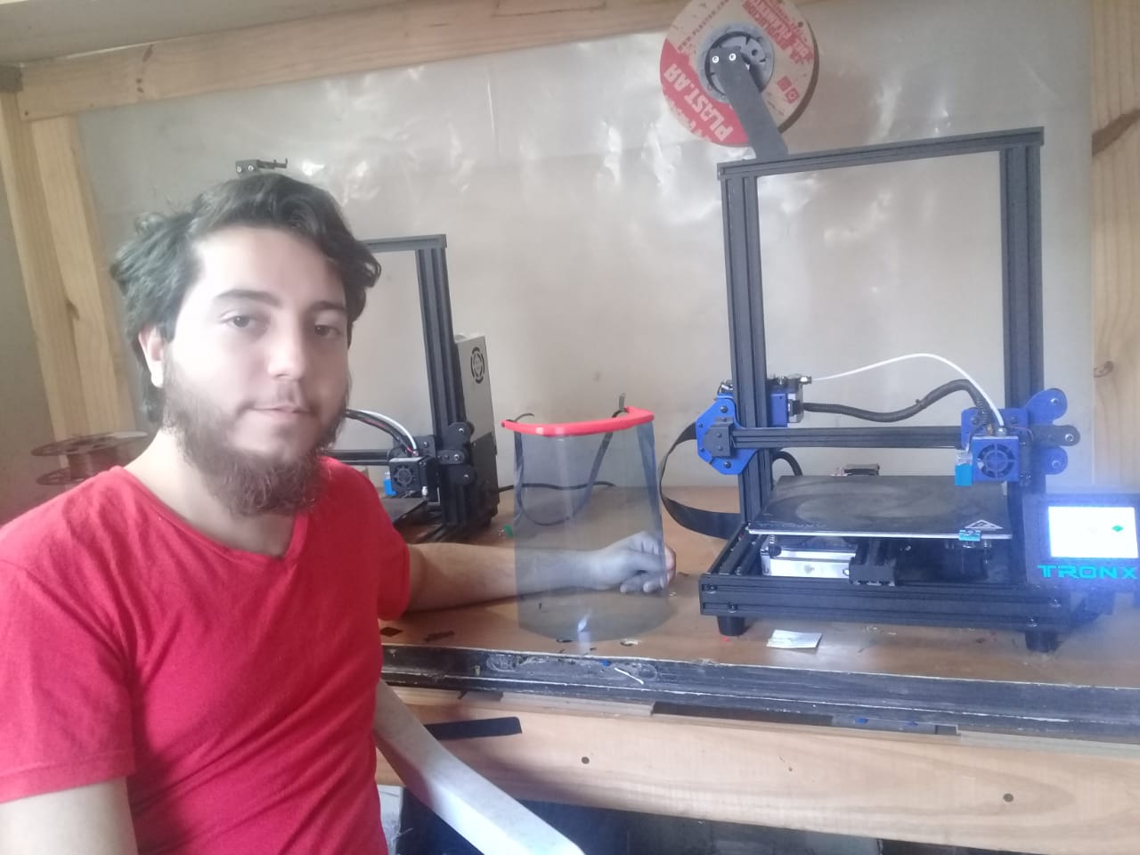 Un joven rodriguense fabrica y dona mascarillas a hospitales para combatir el coronavirus