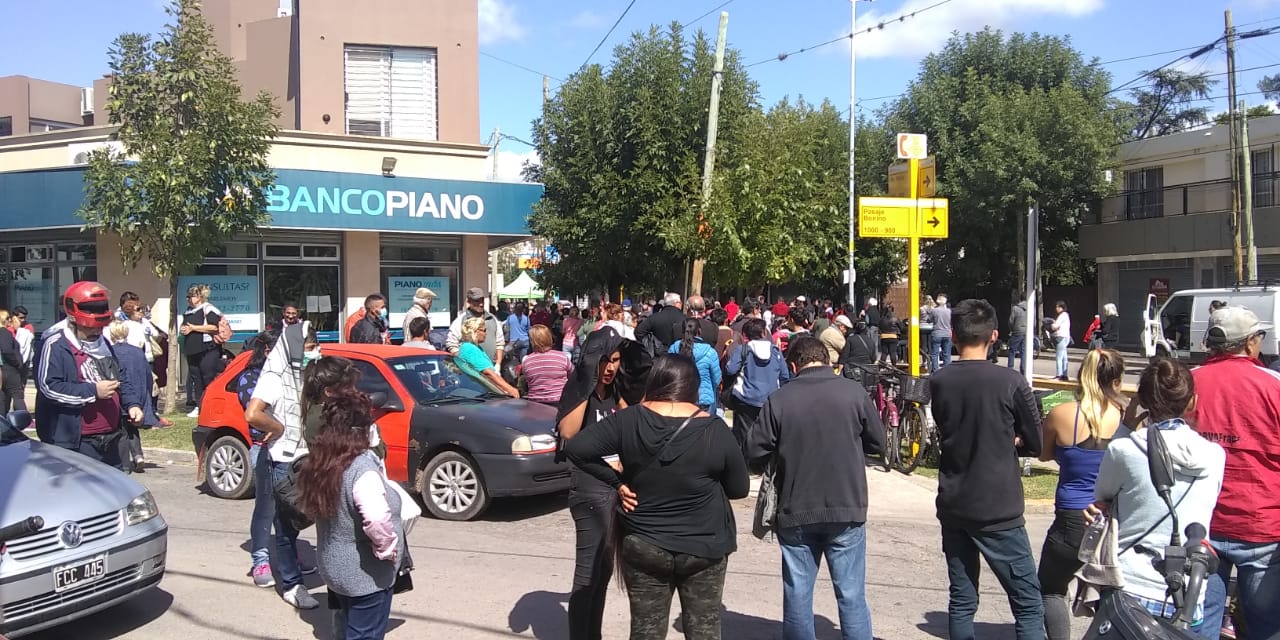 Miles de personas en riesgo de vida por las malas decisiones y el sistema bancario