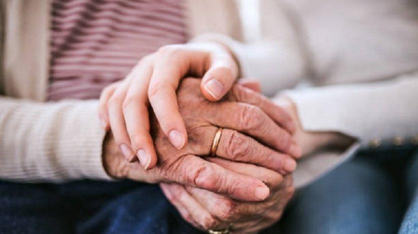 Cómo tienen que hacer los adultos mayores del distrito para pedir asistencia durante la cuarentena