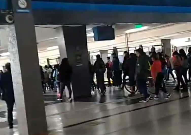 cuarentena-aglomeracion-pasajeros-tren-sarmiento-1