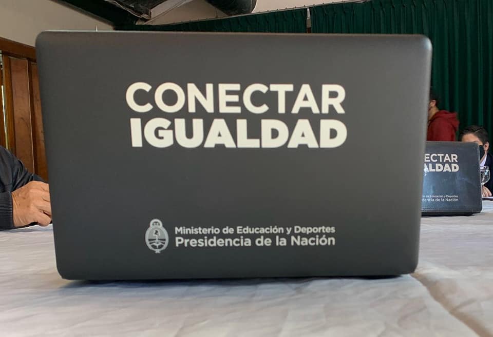 Se firmó un convenio con el ministro de Educación para la entrega de las netbooks de "Conectar Igualdad"