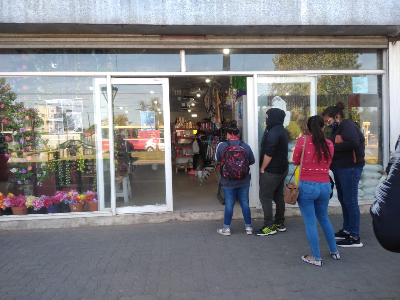 La ACComGR anunció que comercios "no esenciales" podrán permitir ingreso de clientes