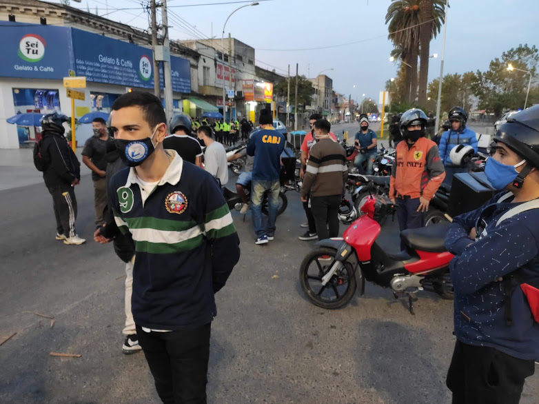 Continúan los robos a repartidores: le quitaron la moto a uno en Villa Vengochea