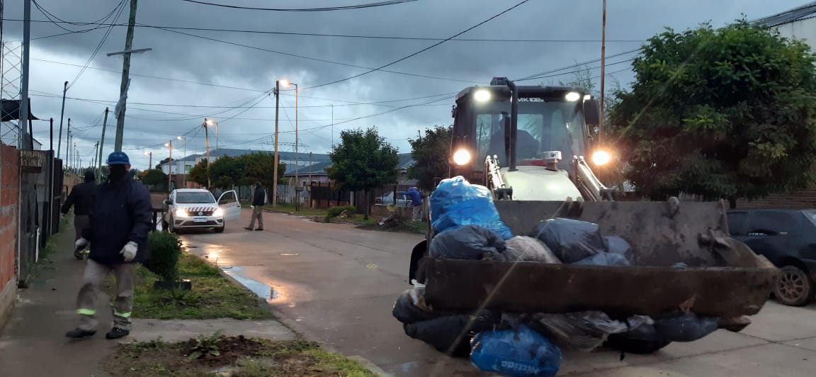 Servicios Públicos realiza un operativo de limpieza y mantenimiento en barrio Bicentenario